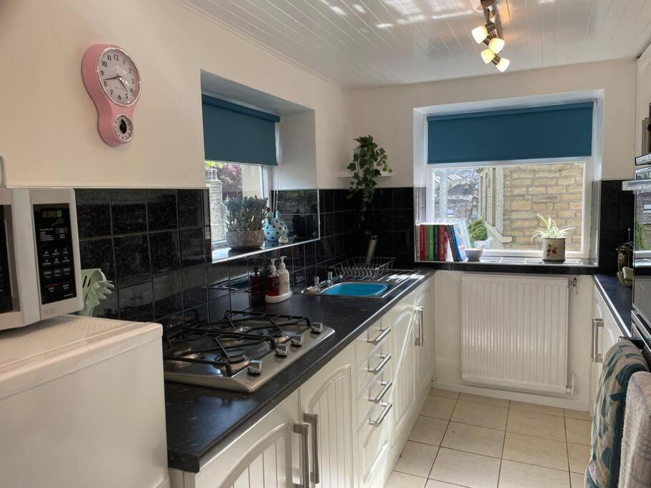 Cute And Cosy 2 Bed Cottage Honley Exterior foto